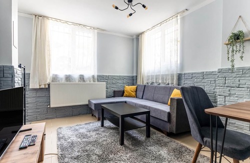 Maltepe Apartment | Central Flat 10 min to Hilltown Mall and Coast