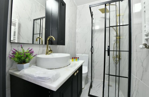 Kabatas Apartment | Central Luxury Apartment 39