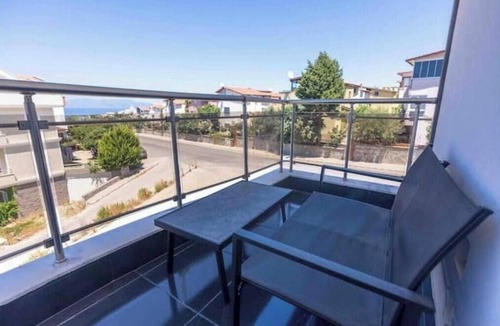 Kadnlar Denizi Mahallesi Apartment | Charming 2-bedroom apartment in fabulous Aydın with AC
