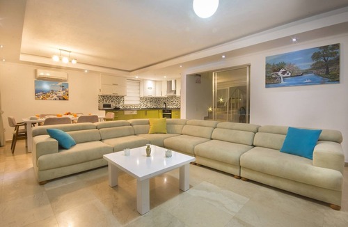 Uzumlu House | Charming 3 Bedroom Villa with Secluded Infinty Pool and Heated Indoor Pool