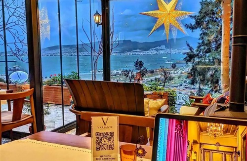 Konak Apartment | Charming Room in Historic Konak, Turkey - Family-Friendly Retreat