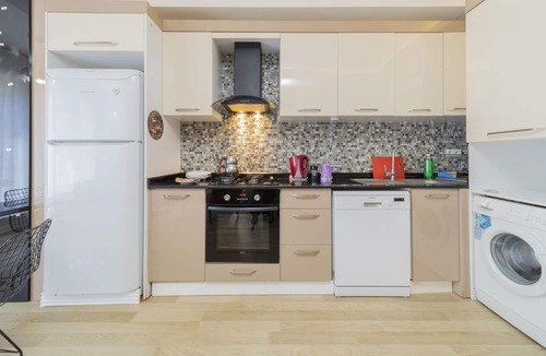 Muratpasa Apartment | Chic Flat with Common Backyard in Antalya