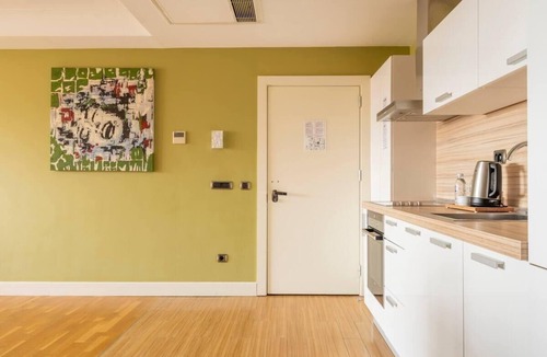 Gayrettepe Hotel | Chic hotel suite with AC, WiFi in enchanting Istanbul