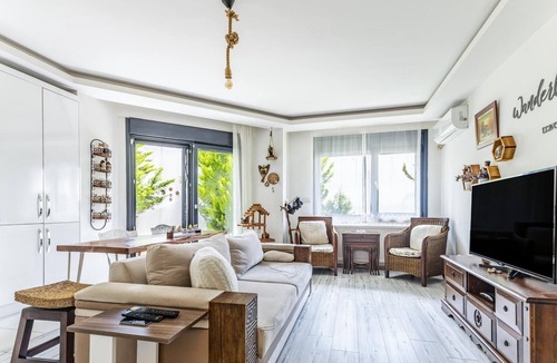 Maltepe Apartment | Chic Spacious Flat With Garden in Istanbul Maltepe