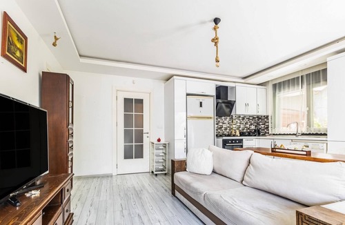 Maltepe Apartment | Chic Spacious Flat With Garden in Istanbul Maltepe