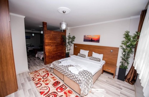 Old City Apartment | Comfort Triple Room with Kichenette