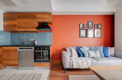 Sisli Apartment | Comfortable AC Residence Steps from Bomontiada