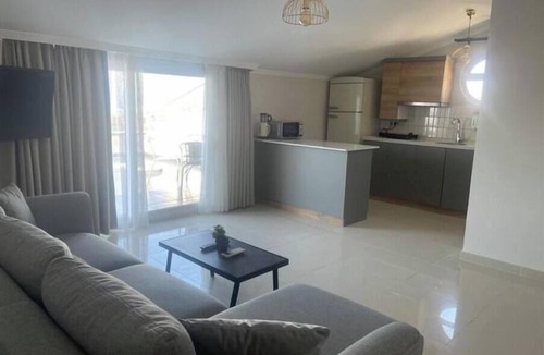 Kadnlar Denizi Mahallesi Apartment | Cozy 2-bedroom apartment in enjoyable Aydın with AC
