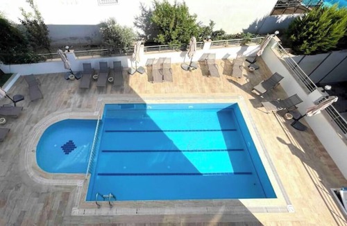 Kadnlar Denizi Mahallesi Apartment | Cozy 2-bedroom apartment in enjoyable Aydın with AC