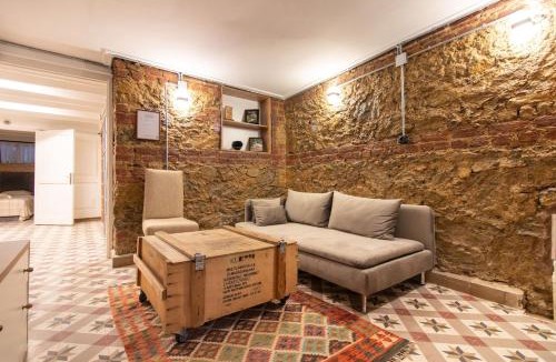 Moda Apartment | Cozy and Cool Brick-Wall 1BR in Heart of Moda