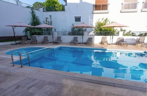 Kadnlar Denizi Mahallesi Apartment | Delightful 2-bedroom apartment with AC in Aydın