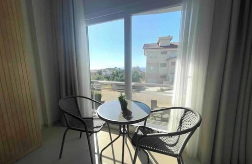 Kadnlar Denizi Mahallesi Apartment | Delightful 2-bedroom apartment with AC in Aydın
