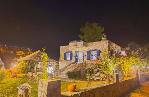 Milas House | Denize Yürüme Mesafesi & Manzaralı Antik Taş Villa (Aile ve Evcil Hayvan Dostu)