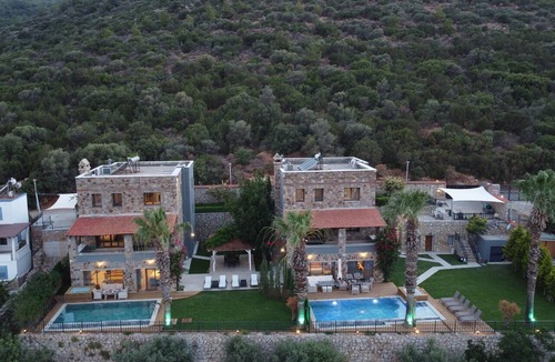 Torba House | doğayla iç içe,taş mimarisi ve modern detayları ile dikkat çeken bir şık ev.