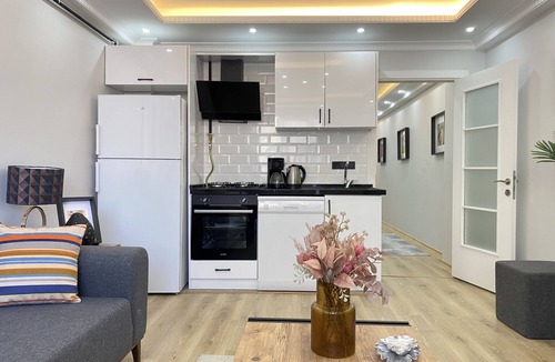Sisli Apartment | Elegant New Apartment with Fast WiFi
