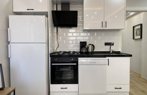 Sisli Apartment | Elegant New Apartment with Fast WiFi