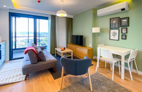 Cesme Apartment | Flat with Balcony 5 min to Cesme Marina