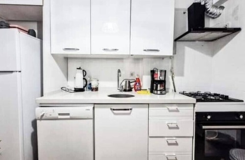 Pendik Apartment | Golden Elegance 2+1 & Stylish Ultra-Clean Pool, Nature