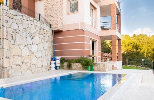 Sogucak Apartment | Gorgeous Separate Villa with Pool in Kusadasi
