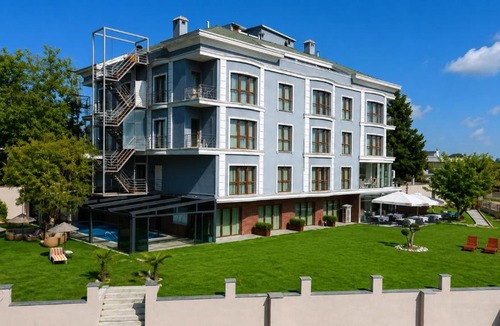 Arnavutkoy Hotel | Green Roof Hotel