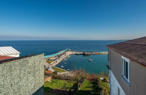 Karaburun Koyu Apartment | Harbor View Coastal Stay Near Istanbul Airport
