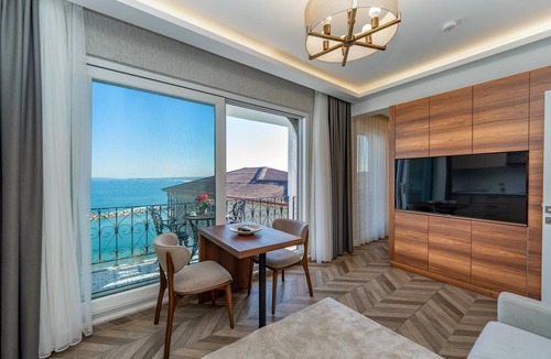 Karaburun Koyu Apartment | Harbor View Coastal Stay Near Istanbul Airport