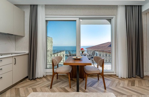 Karaburun Koyu Apartment | Harbor View Coastal Stay Near Istanbul Airport