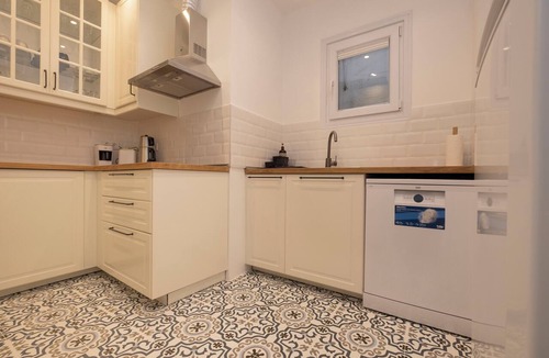 Kabatas Condo | Hip 2BR Apartment · Bosphorus & Dolmabahçe View · Central Beyoğlu