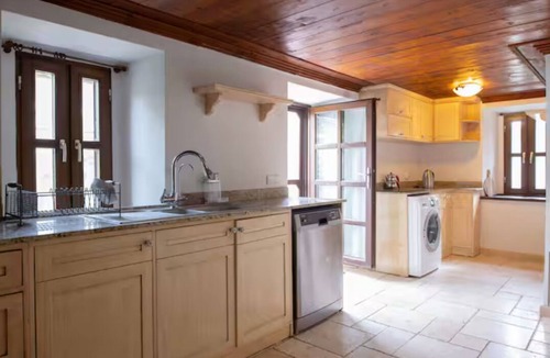 Yenifoca House | Historical Stone House: Peri Palas Fokaia