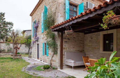 Yenifoca House | Historical Stone House: Peri Palas Fokaia