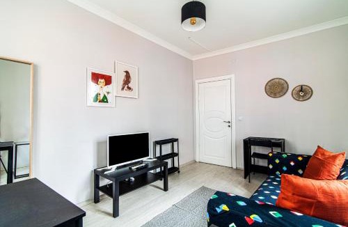Mecidiyekoy Apartment | In the Heart of Istanbul, 1BR Stylish,Spacious Apt