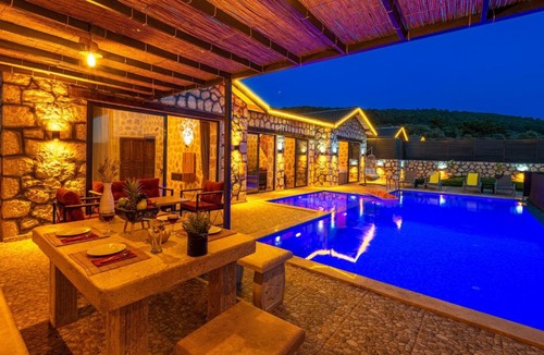 Faralya Villa | Kalkan'da 2 Yatak Odalı Jakuzili Villa-Villa Seabird