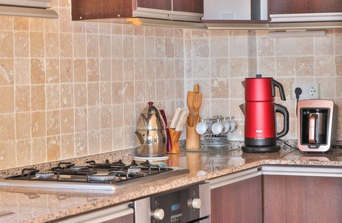 Kalkan Villa | Kalkan Merkezde sırtını yeşil doğaya dayamış Villa Değerli.