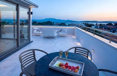 Altınyunus Mahallesi Hotel | Kalyon Çeşme