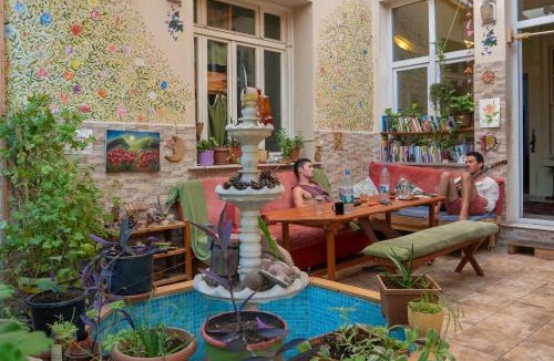 Konak Hostel | Lotus Garden Hostel Izmir