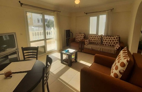 Didim Apartment | Lovely 2-Bed Apartment three communal pool Didim