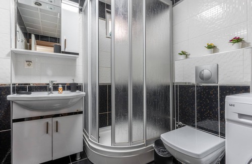Antalya City Centre Apartment | Luminous Flat 4 min to Hadrian Gates in Antalya