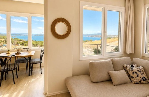 Ayvalik City Center Apartment | Luxury 2 plus 1 apartment with a unique view in the center of Ayvalık