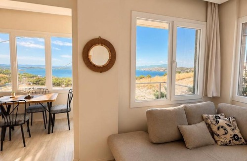 Ayvalik City Center Apartment | Luxury 2 plus 1 apartment with a unique view in the center of Ayvalık