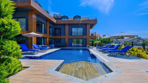 Oludeniz Villa | Luxury Villa Close to Shops and Restaurants -Large Garden Pool Table and Table Tennis