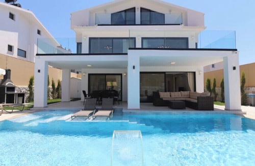 Fethiye Villa | Luxury villa with private pool & garden overseeing stunning picturesque mountain