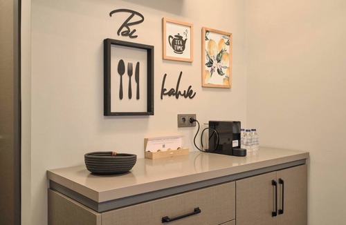 Kadikoy Apartment | Modern 2BR Living Areas, 2 Baths, Kadıköy