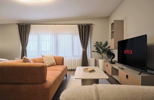 Kadikoy Apartment | Modern 2BR Living Areas, 2 Baths, Kadıköy,