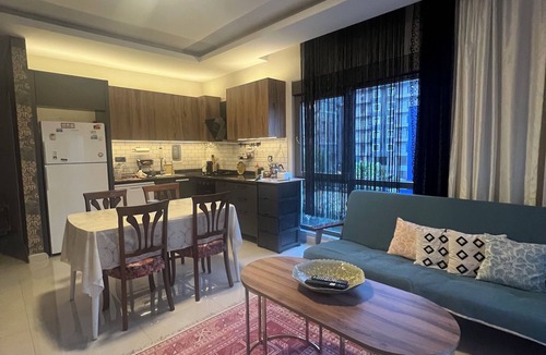 Seki Apartment | Modern 3 min walk to Beach Flat in Alanya with AC, Wi-Fi & next to Shopping Mall