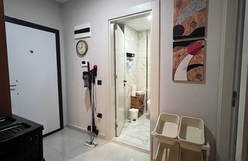 Seki Apartment | Modern 3 min walk to Beach Flat in Alanya with AC, Wi-Fi & next to Shopping Mall