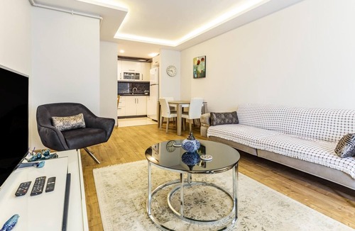 Maltepe Apartment | Modern and Central Flat Near Seashore and Marmaray