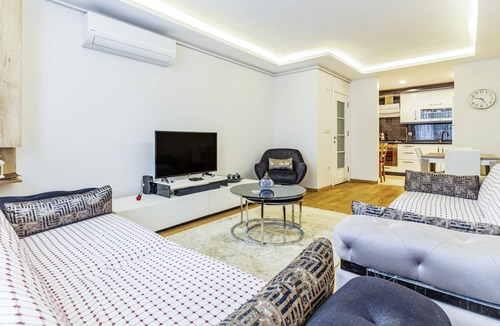 Maltepe Apartment | Modern and Central Flat Near Seashore and Marmaray