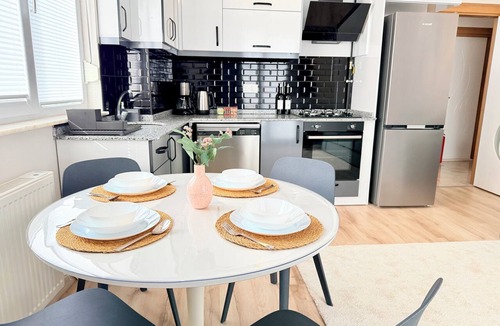 Antalya City Centre Apartment | Modern Central Flat Near Old Town with Fast WiFi 2BR