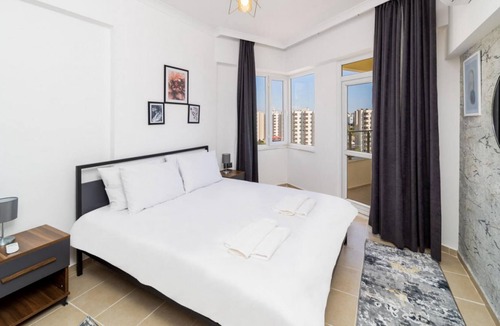 Kundu Apartment | Modern Flat with Balcony Close to Beach in Aksu