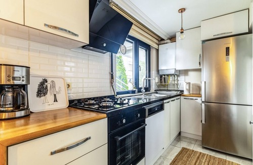 Maltepe Apartment | Modernly Designed Flat Near Metro in Maltepe